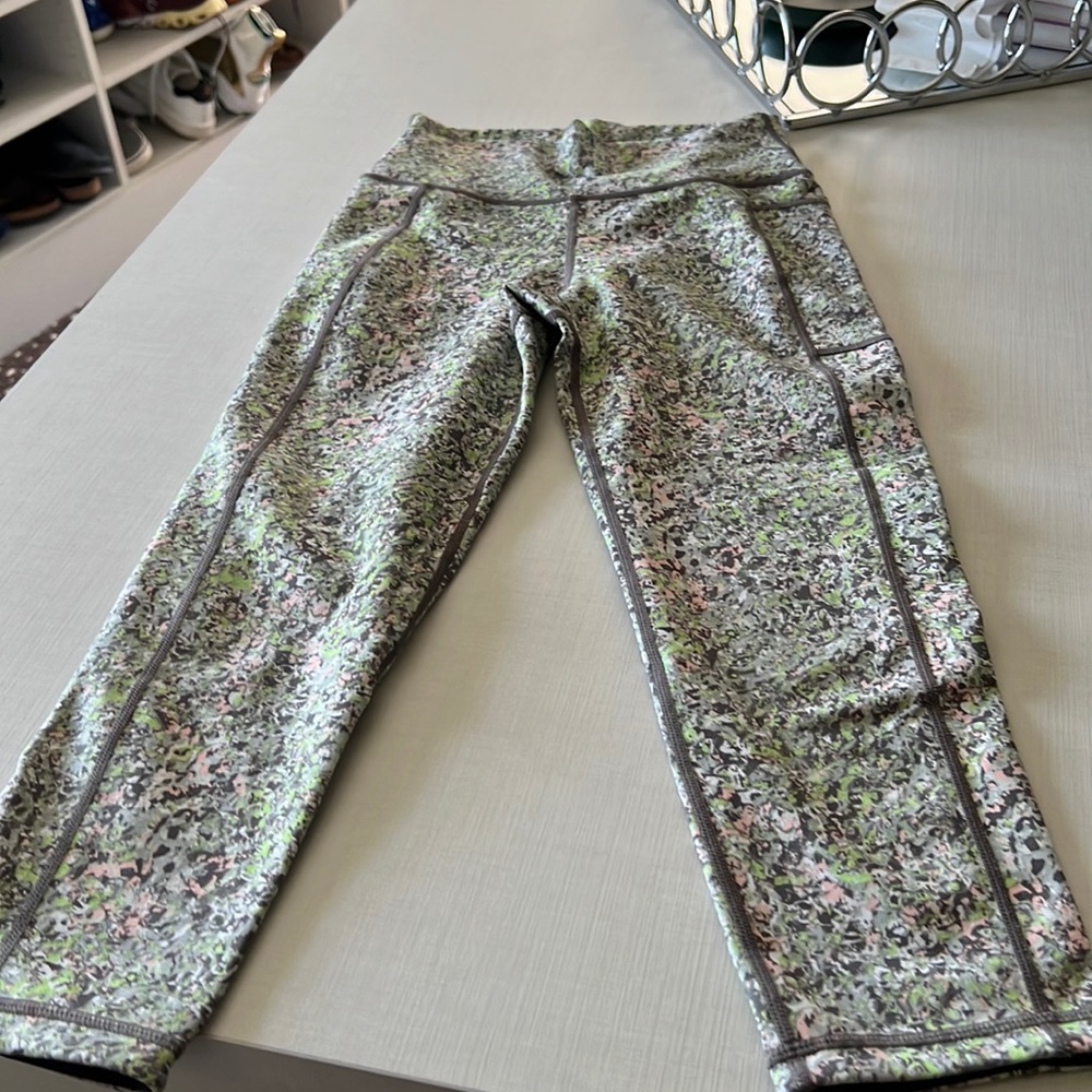 Never worn Sweaty Betty Croped Leggings